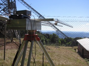 A look in the general direction of Brisbane from this location.  No, the chain wire fence doesn't appear to significantly degrade the 3400 MHz signals from these loop yagis!